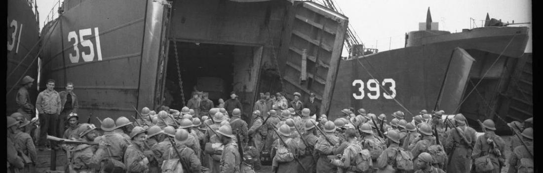 Embarquement à Oran du Corps expéditionnaire français (CEF), 21 novembre 1943.