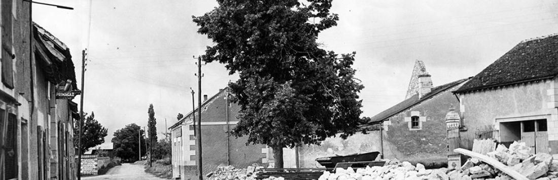 Rue principale de Maillé, 1945.