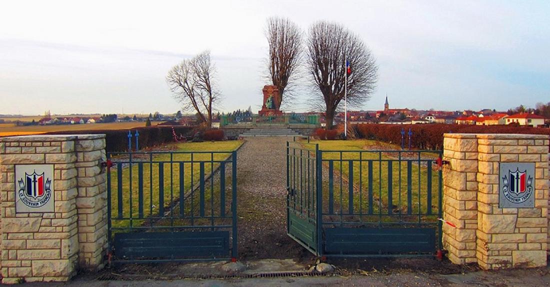 Monument aux morts de 1870 du Souvenir français, Noisseville. Crédit photo : Aimelaime - Sous licence Creative Commons