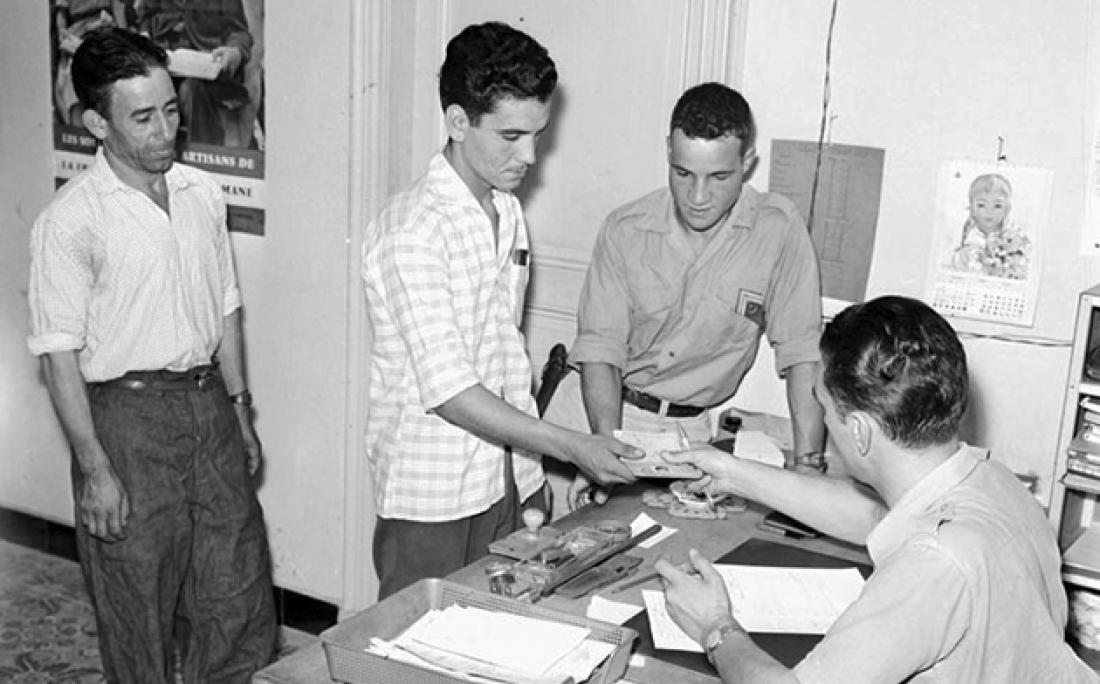 Rekrutierung der Harkis in Palestro, Region Algier, September 1959