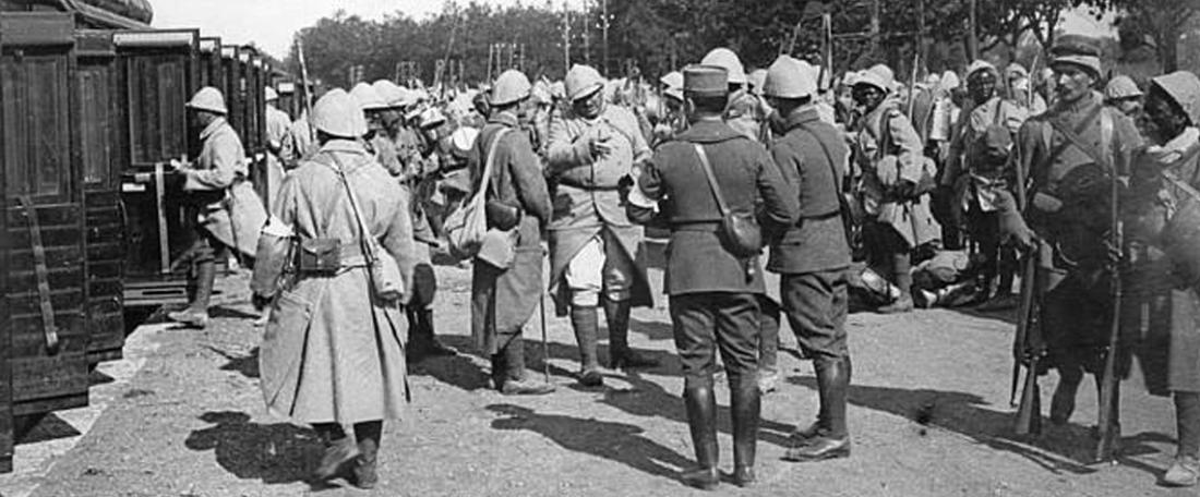  Senegalese tirailleurs stationed in Fréjus embark for the front in 1915. Ministère de la Culture/Théta