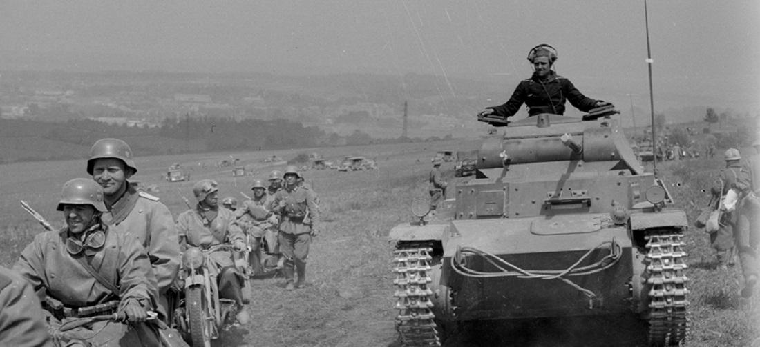 Elements of the 10th Panzer Division cross the Meuse during the Battle of France, 15-20 May 1940. © ECPAD