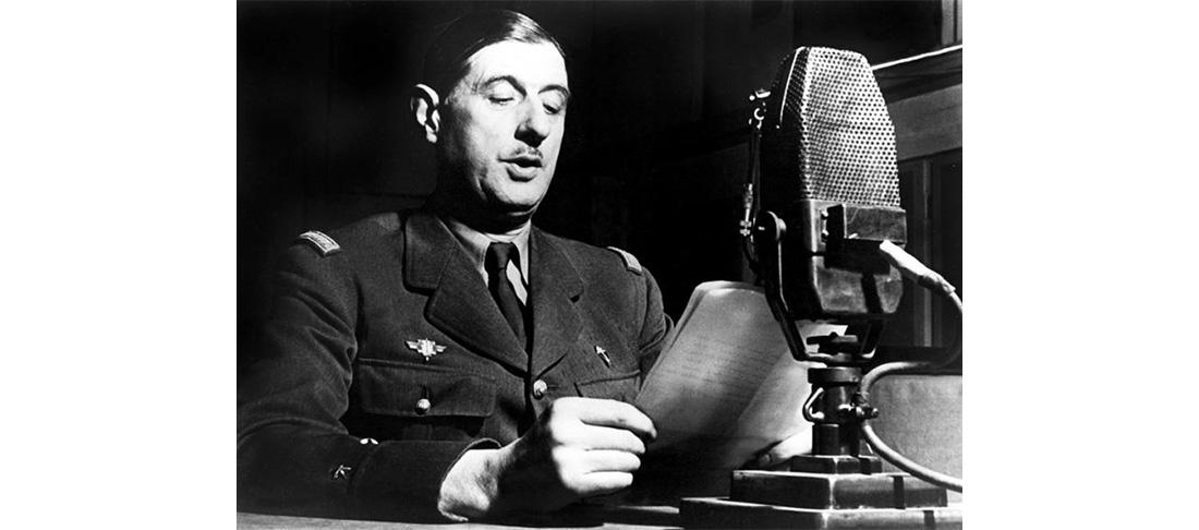 Le général de Gaulle au micro de la BBC à Londres, 30 octobre 1941. SHD/Vincennes
Le général de Gaulle au micro de la BBC à Londres, 30 octobre 1941. SHD/Vincennes