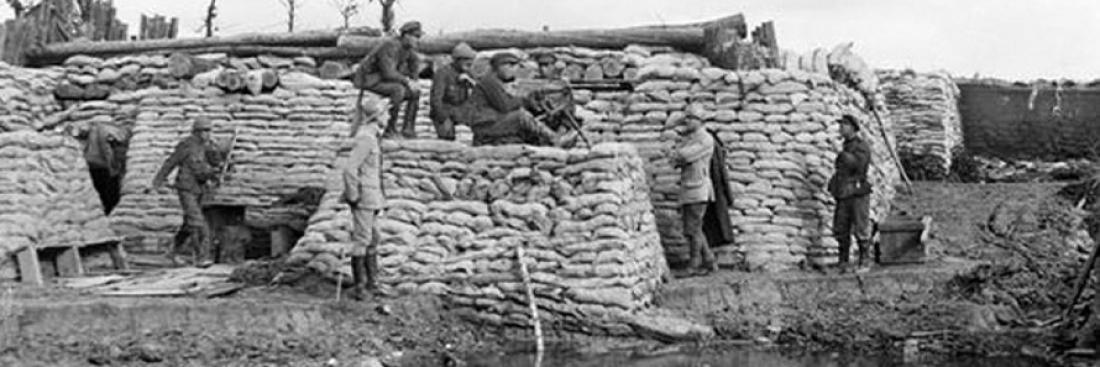 Les premières lignes belges sur l'Yser. Un abri de mitrailleurs devant Kaaskerke, Belgique, septembre 1916. © ECPAD Les premières lignes belges sur l'Yser. Un abri de mitrailleurs devant Kaaskerke, Belgique, septembre 1916. © ECPAD