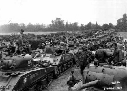 WW2 Regroupement de chars de la 2ème DB en Normandie 