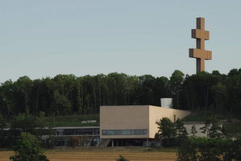 L'inauguration de la croix de Lorraine à Colombey-les-Deux-Eglises -  Enseigner de Gaulle